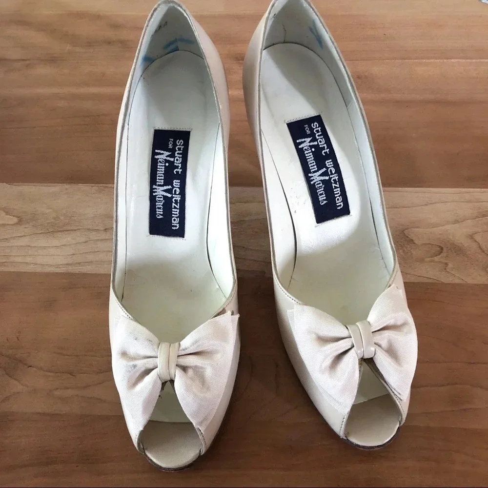 Stuart Weitzman Vintage Cream Bow Peep Toe Heels - Picture 3 of 7